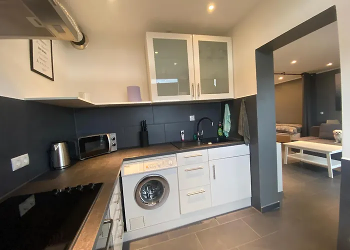 At Bea Homberg Apartment